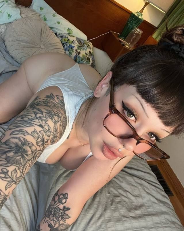 I’M VERY MUCH AVAILABLE FOR HOOKUP. I DO MEETUPS , MASSAGES , 420 FRIENDLY AND I ALSO LIKE TO PARTY - Image 2